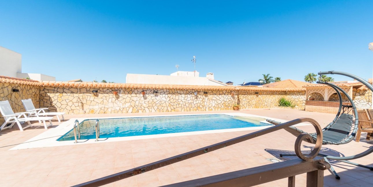 Resale - Villa -
Torrevieja - Torreta florida