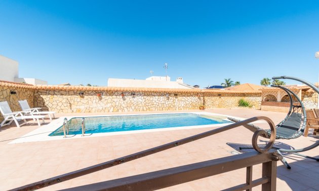 Resale - Villa -
Torrevieja - Torreta florida