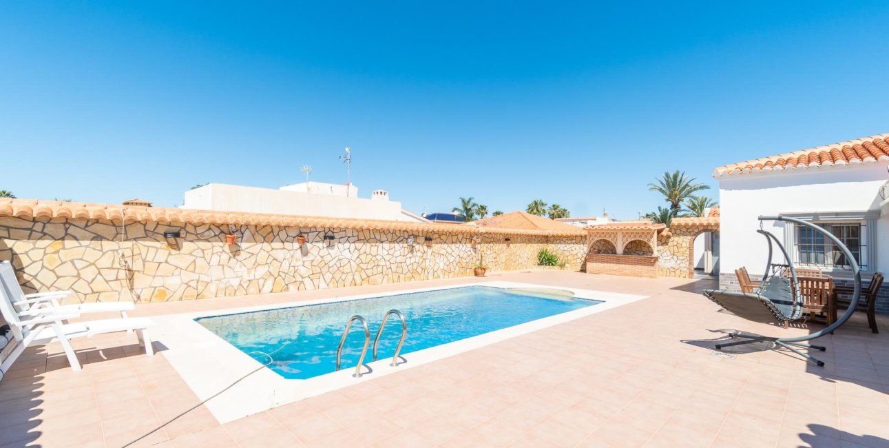 Resale - Villa -
Torrevieja - Torreta florida