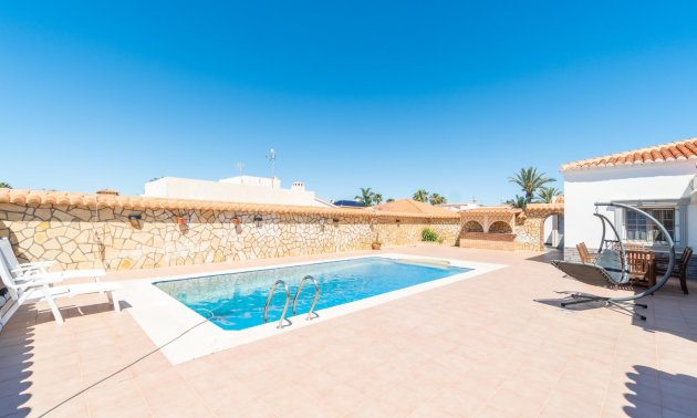 Resale - Villa -
Torrevieja - Torreta florida