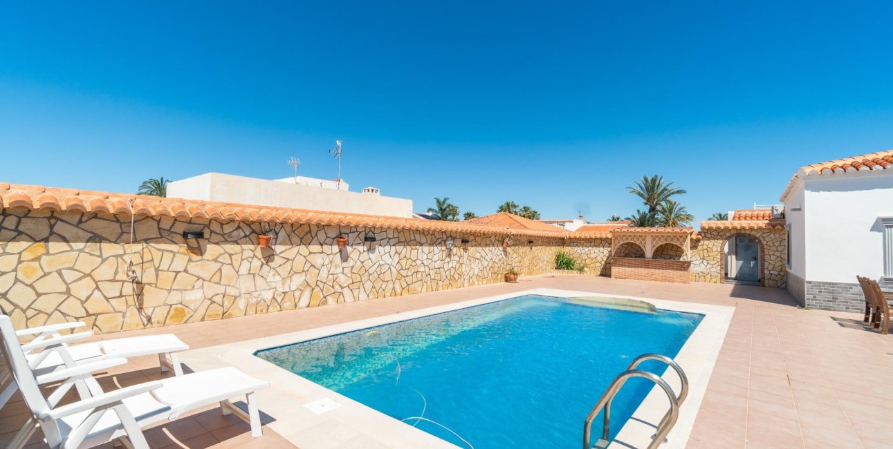 Resale - Villa -
Torrevieja - Torreta florida
