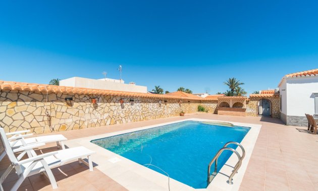 Resale - Villa -
Torrevieja - Torreta florida