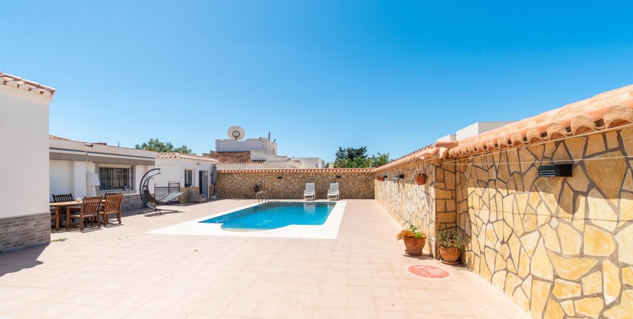 Resale - Villa -
Torrevieja - Torreta florida