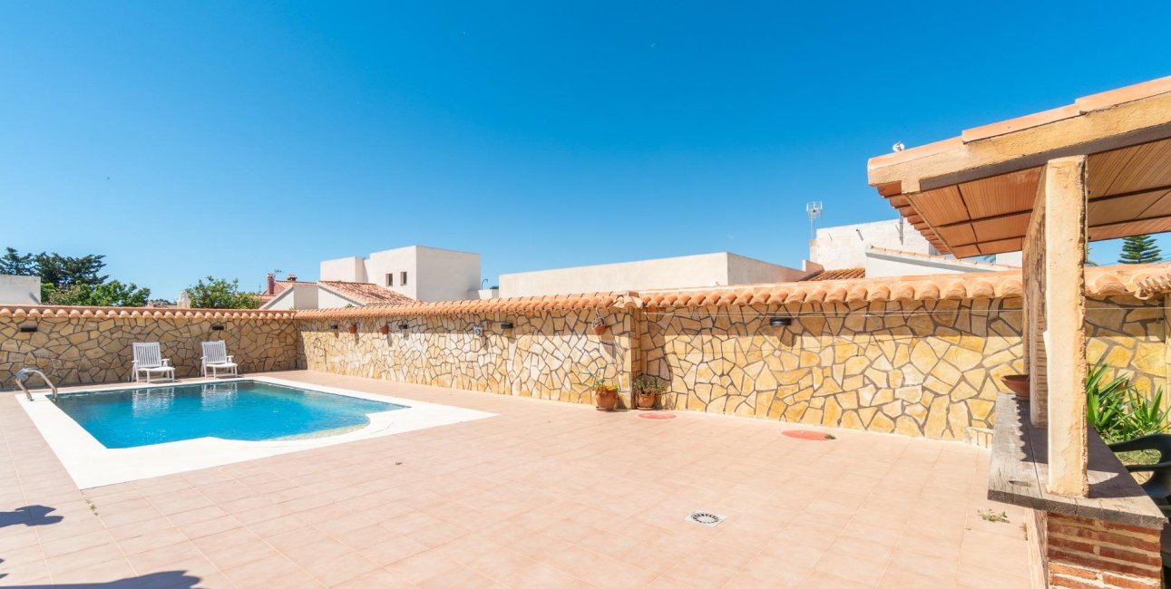 Resale - Villa -
Torrevieja - Torreta florida