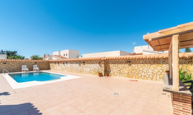 Resale - Villa -
Torrevieja - Torreta florida
