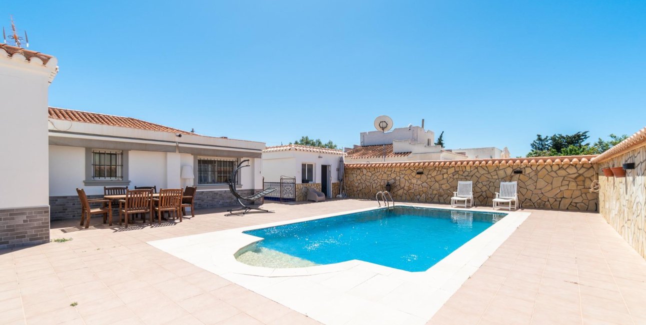 Resale - Villa -
Torrevieja - Torreta florida