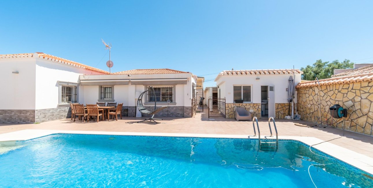 Resale - Villa -
Torrevieja - Torreta florida