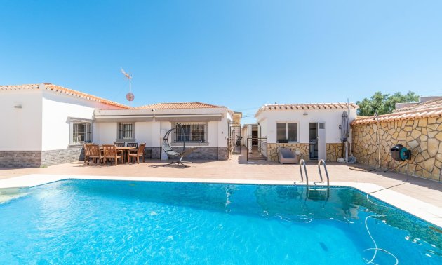 Resale - Villa -
Torrevieja - Torreta florida