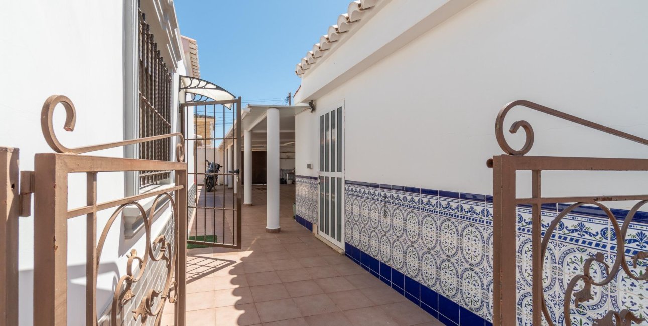Resale - Villa -
Torrevieja - Torreta florida