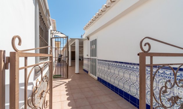 Resale - Villa -
Torrevieja - Torreta florida