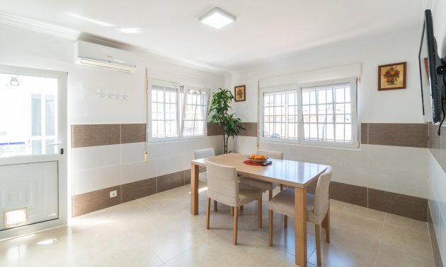 Resale - Villa -
Torrevieja - Torreta florida