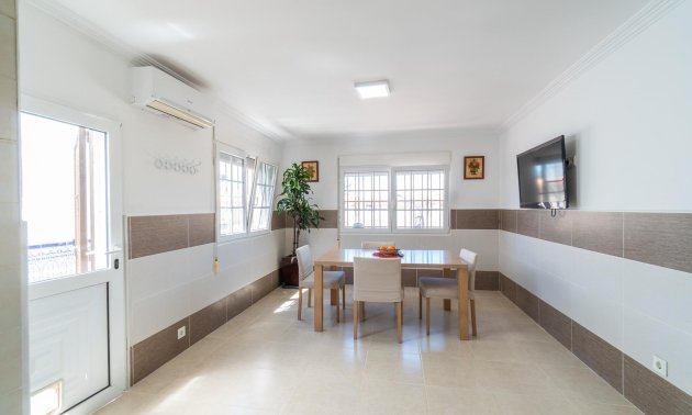 Resale - Villa -
Torrevieja - Torreta florida