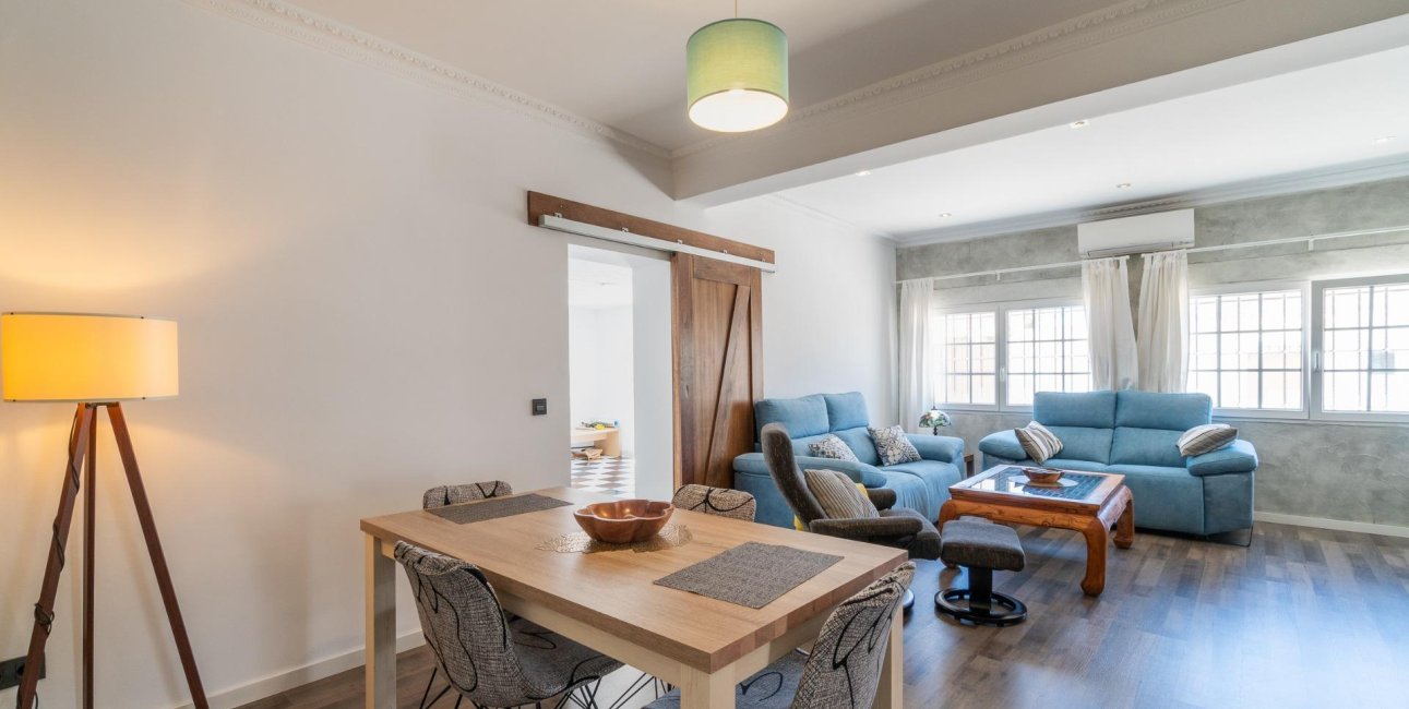 Resale - Villa -
Torrevieja - Torreta florida