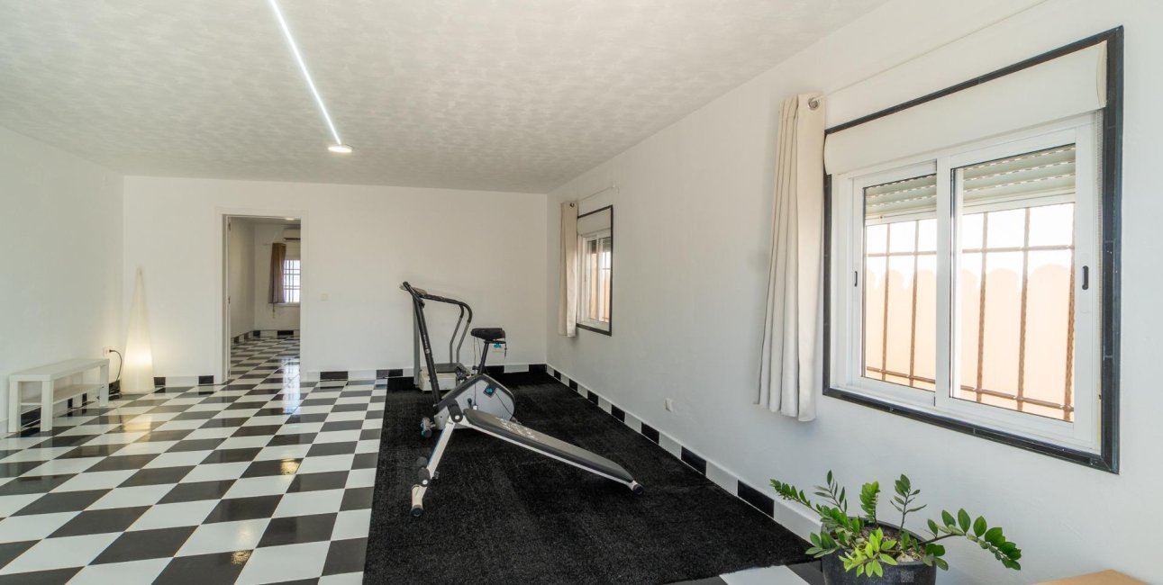 Resale - Villa -
Torrevieja - Torreta florida