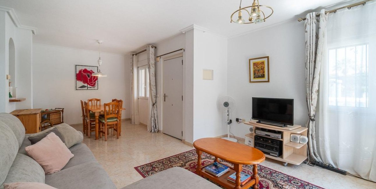 Resale - Villa -
Orihuela Costa - Playa Flamenca