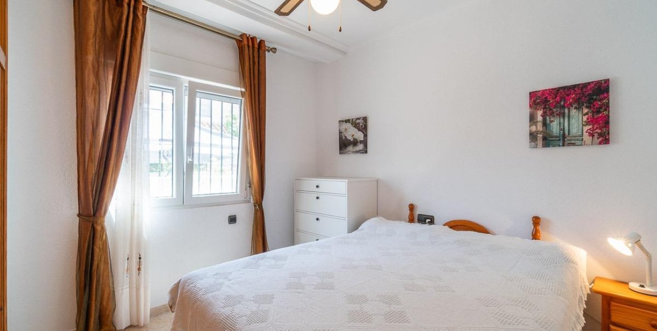 Resale - Villa -
Orihuela Costa - Playa Flamenca