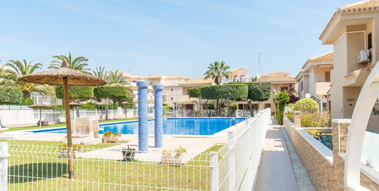 Resale - Villa -
Orihuela Costa - Playa Flamenca