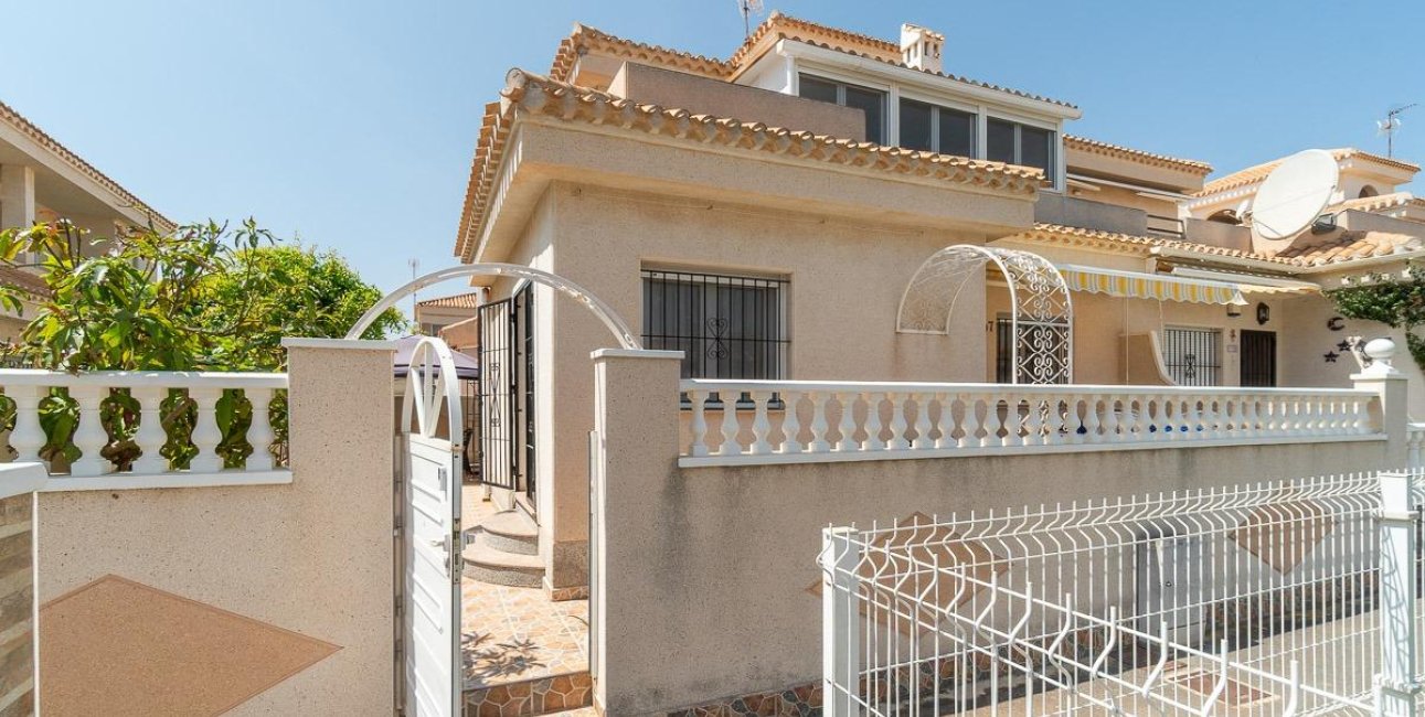 Resale - Villa -
Orihuela Costa - Playa Flamenca
