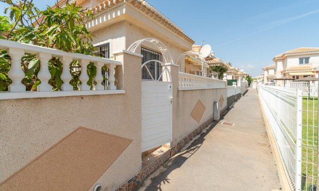 Resale - Villa -
Orihuela Costa - Playa Flamenca