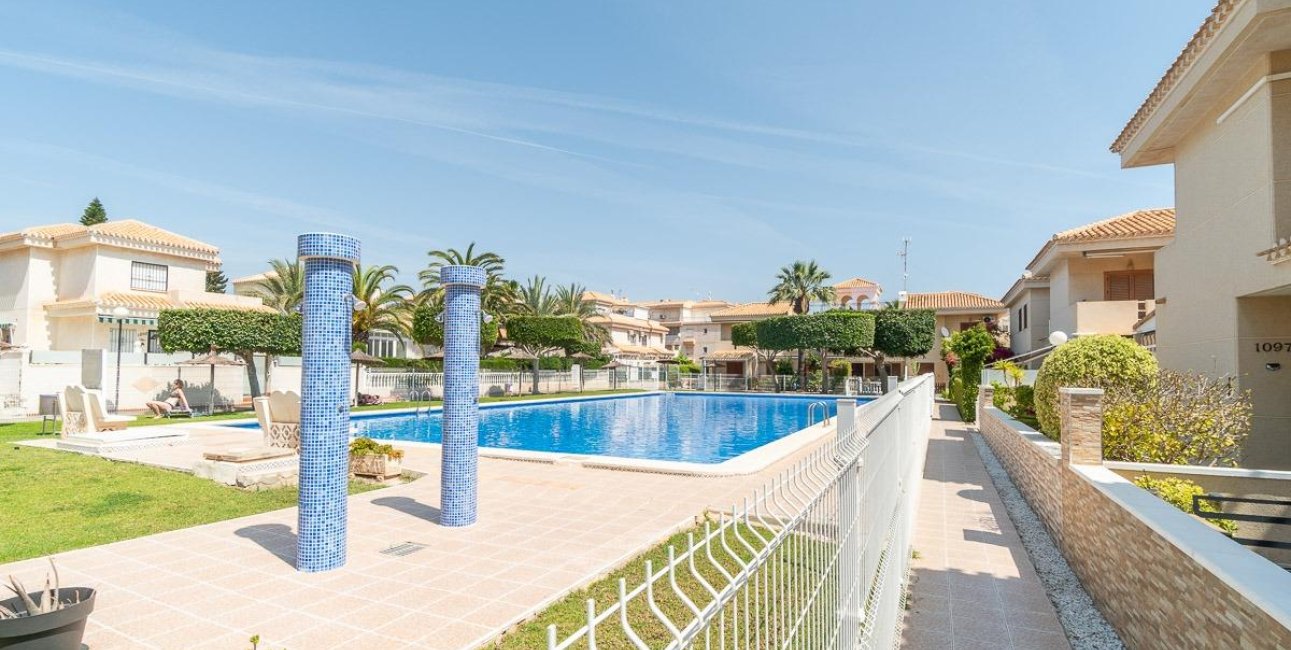 Resale - Villa -
Orihuela Costa - Playa Flamenca
