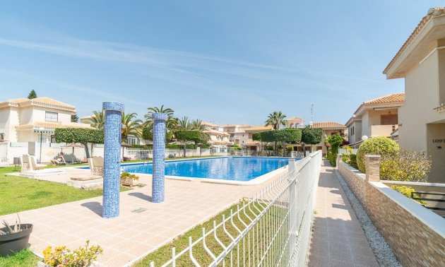 Resale - Villa -
Orihuela Costa - Playa Flamenca