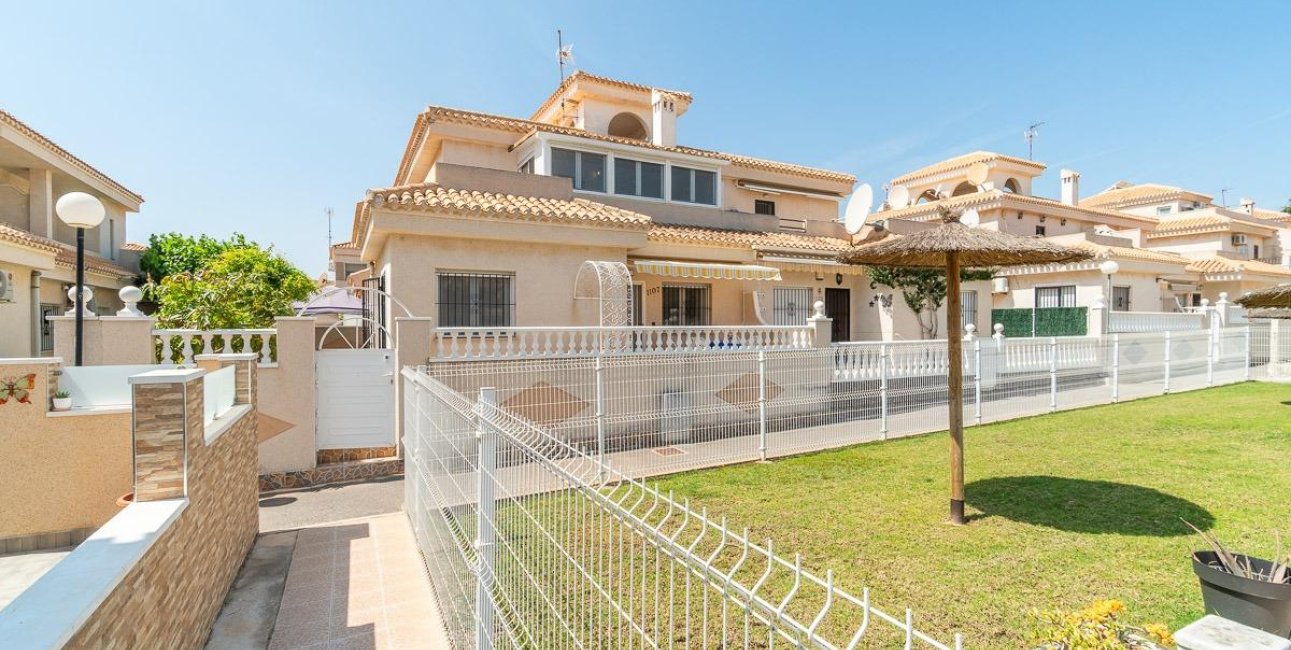 Resale - Villa -
Orihuela Costa - Playa Flamenca