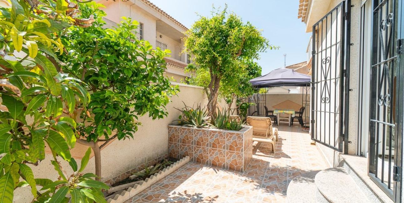 Resale - Villa -
Orihuela Costa - Playa Flamenca