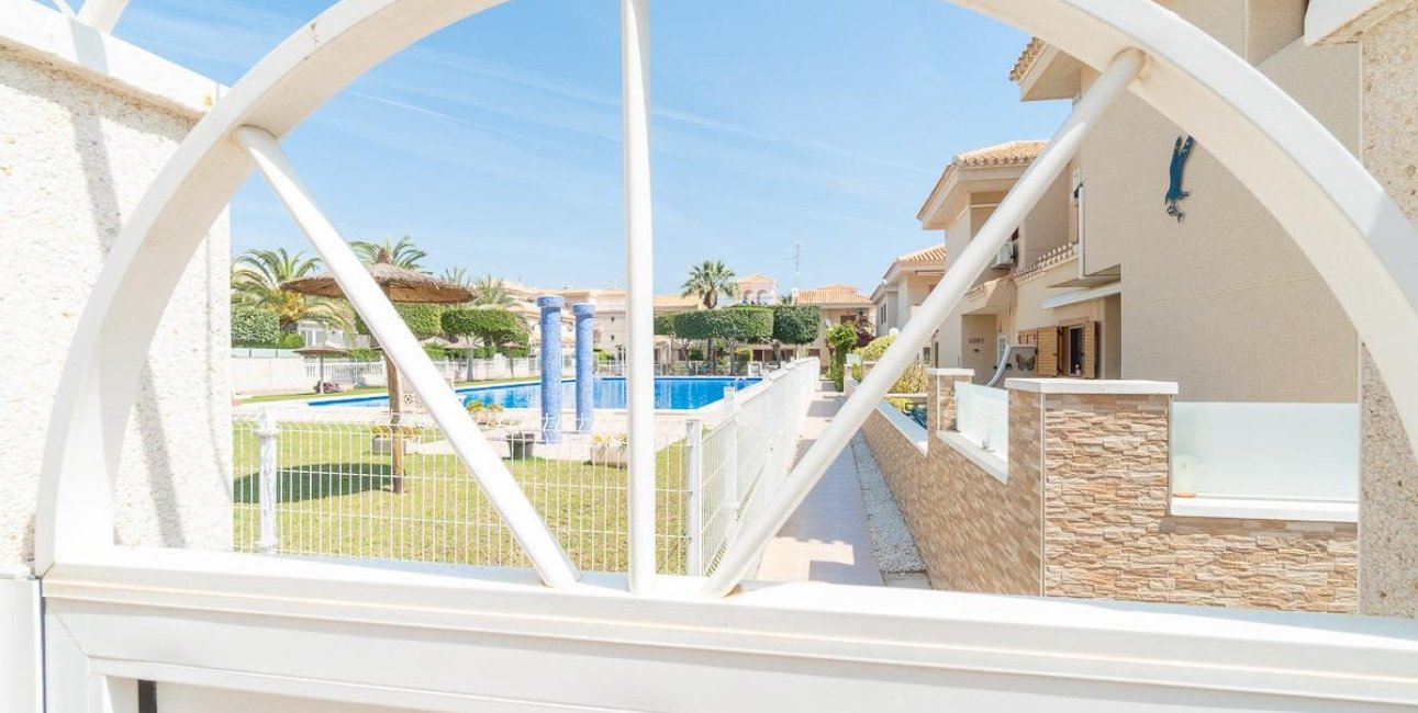 Resale - Villa -
Orihuela Costa - Playa Flamenca