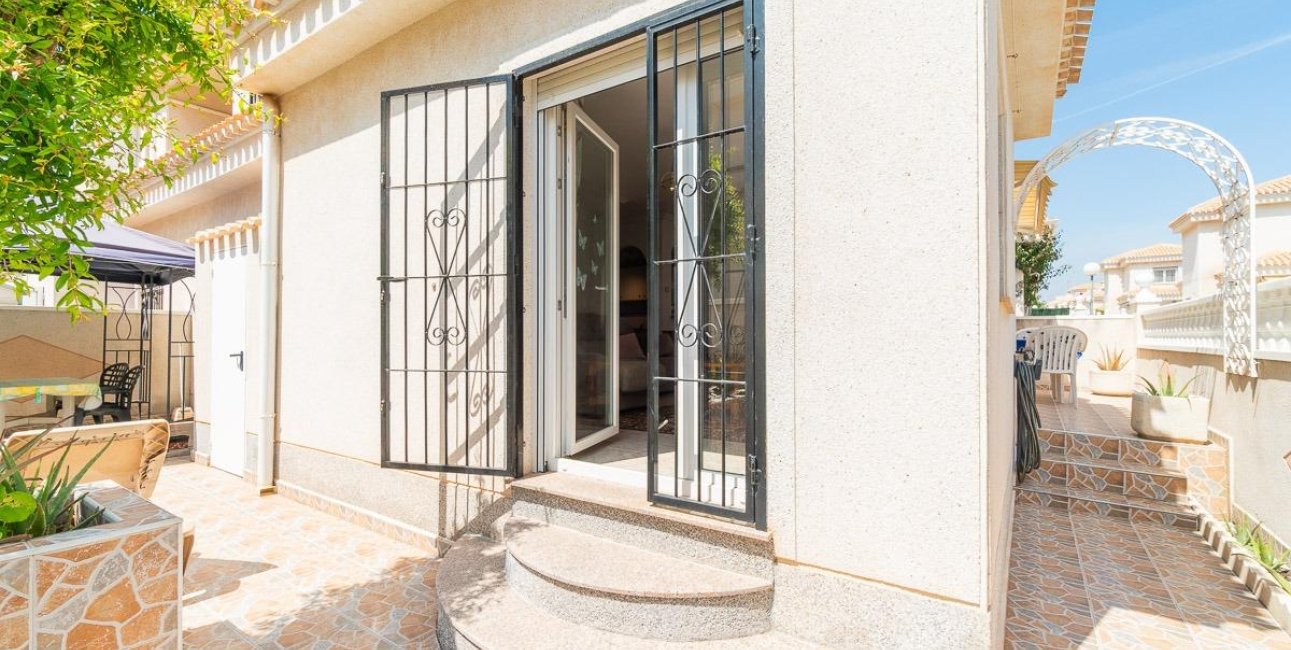 Resale - Villa -
Orihuela Costa - Playa Flamenca