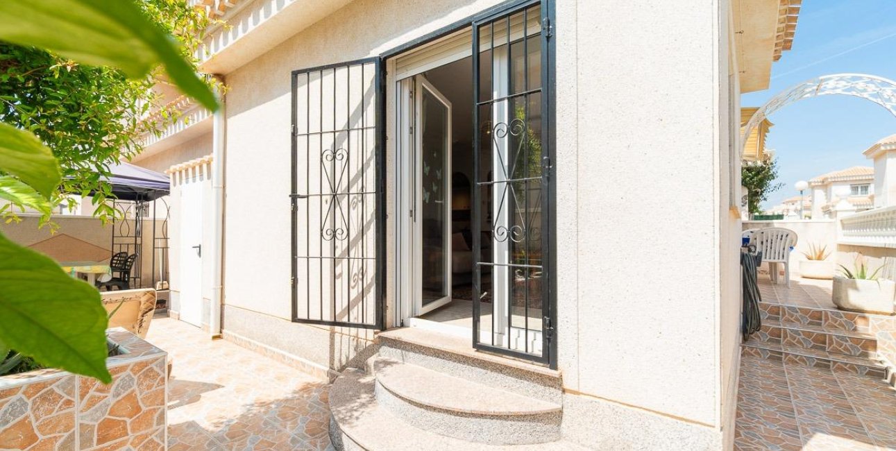 Resale - Villa -
Orihuela Costa - Playa Flamenca