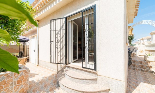 Resale - Villa -
Orihuela Costa - Playa Flamenca