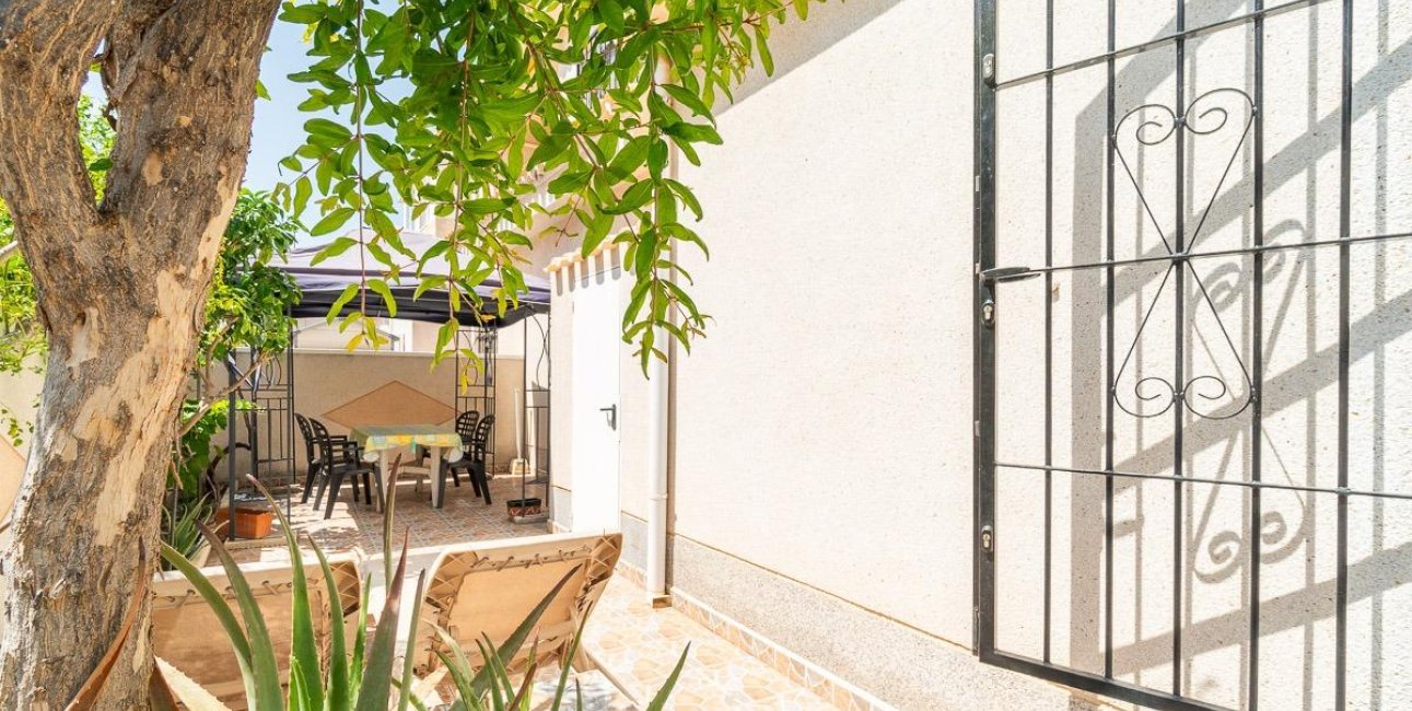 Resale - Villa -
Orihuela Costa - Playa Flamenca