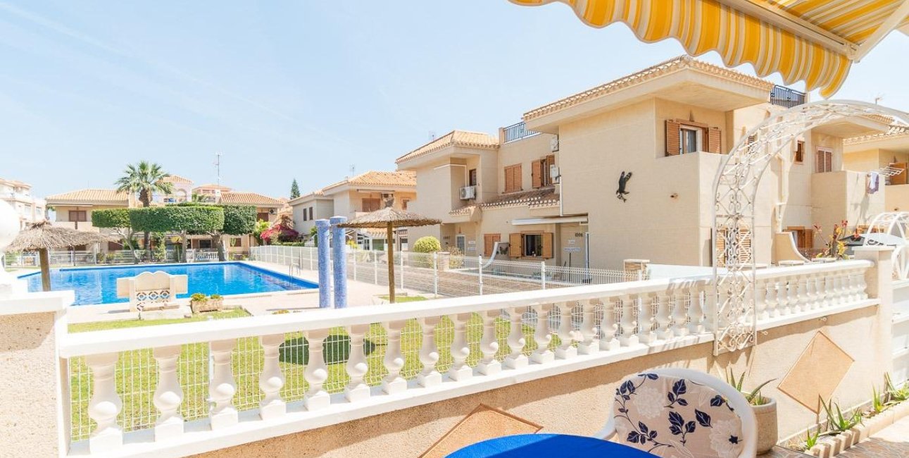 Resale - Villa -
Orihuela Costa - Playa Flamenca