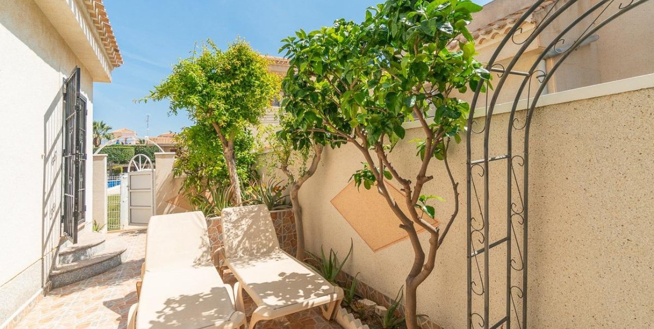 Resale - Villa -
Orihuela Costa - Playa Flamenca
