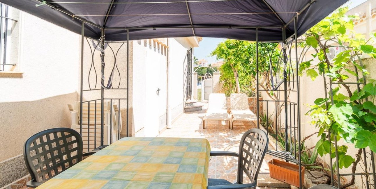 Resale - Villa -
Orihuela Costa - Playa Flamenca
