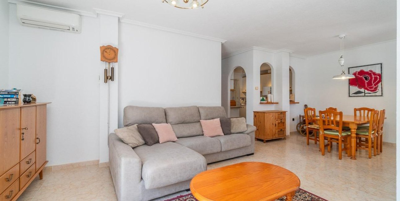Resale - Villa -
Orihuela Costa - Playa Flamenca