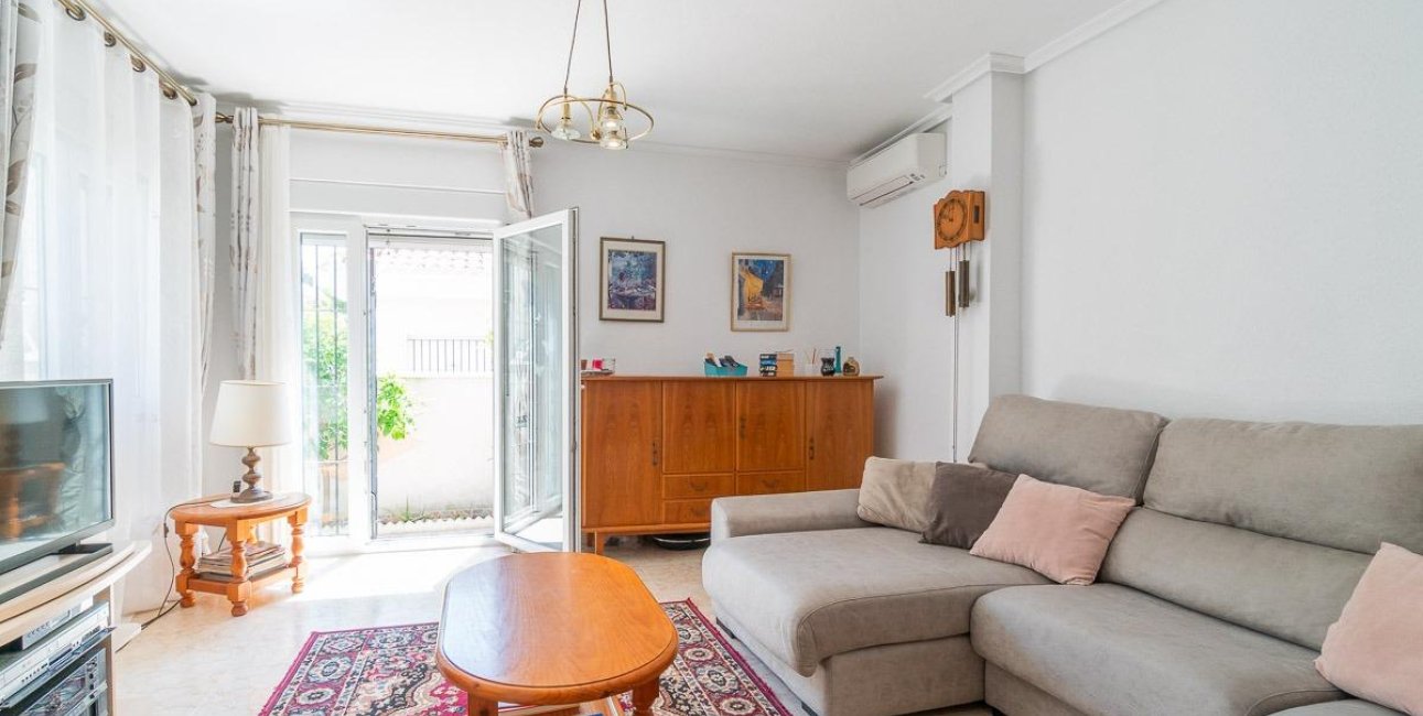 Resale - Villa -
Orihuela Costa - Playa Flamenca