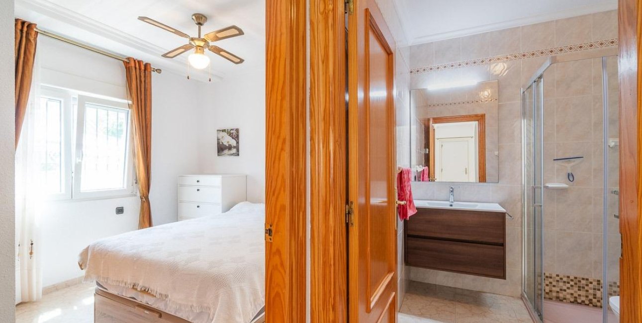 Resale - Villa -
Orihuela Costa - Playa Flamenca