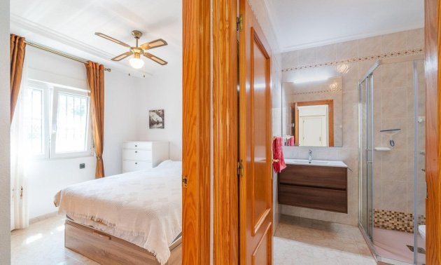 Resale - Villa -
Orihuela Costa - Playa Flamenca