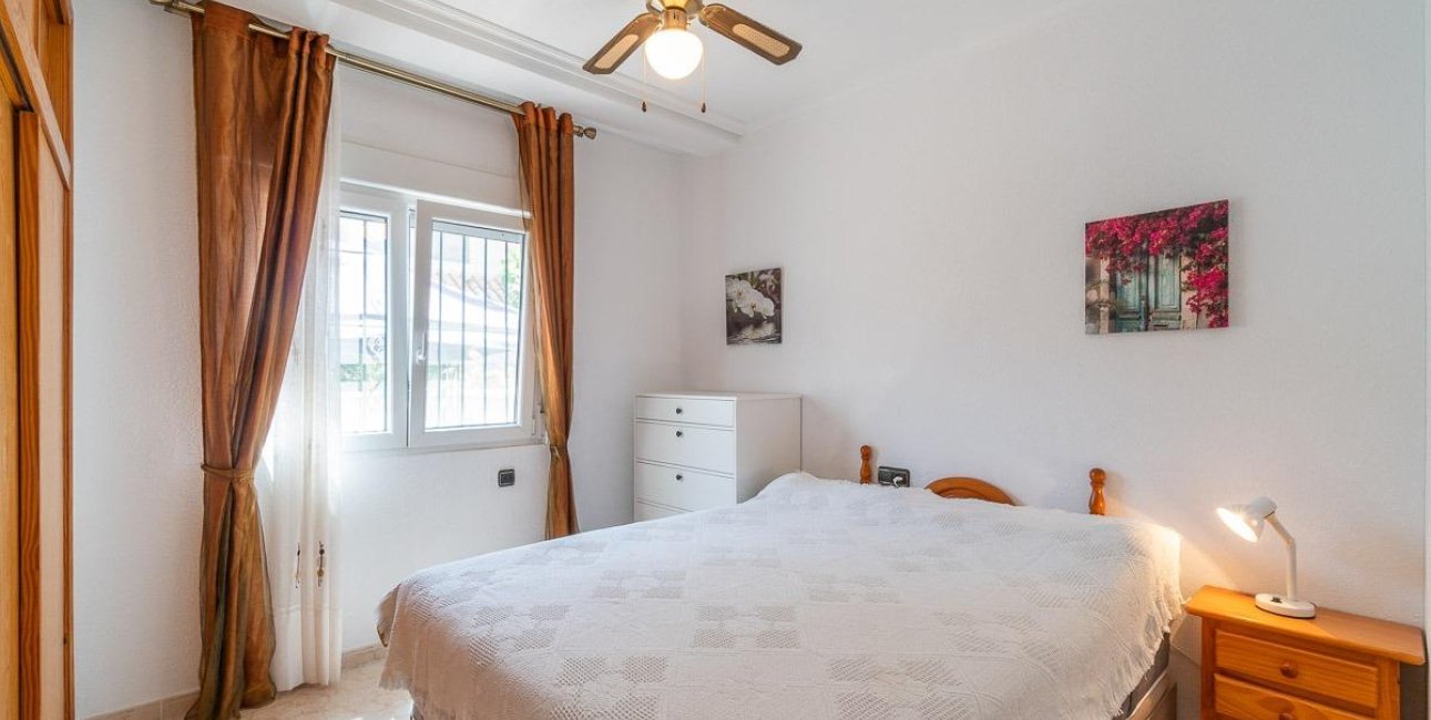 Resale - Villa -
Orihuela Costa - Playa Flamenca