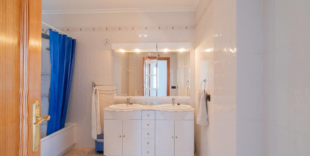 Resale - Villa -
Orihuela Costa - Playa Flamenca