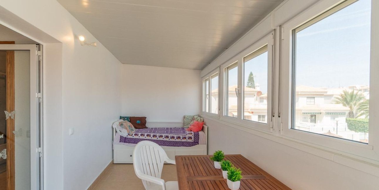 Resale - Villa -
Orihuela Costa - Playa Flamenca