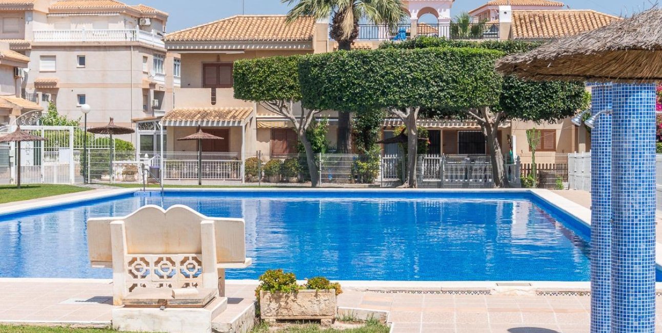 Resale - Villa -
Orihuela Costa - Playa Flamenca