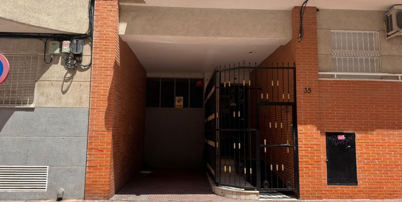 Resale - Garage -
Torrevieja - Estacion de autobuses
