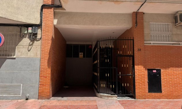 Resale - Garage -
Torrevieja - Estacion de autobuses