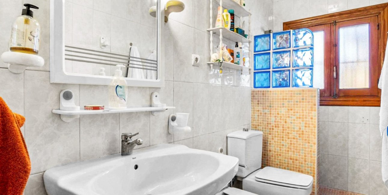 Resale - Villa -
Orihuela Costa - Los Balcones