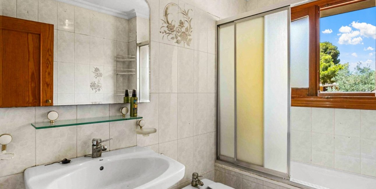 Resale - Villa -
Orihuela Costa - Los Balcones