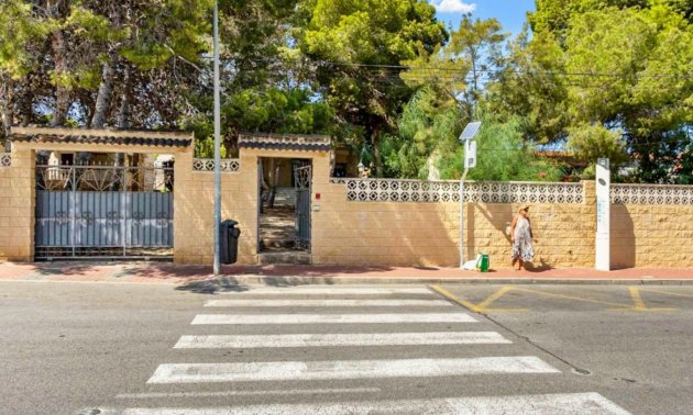 Resale - Villa -
Orihuela Costa - Los Balcones