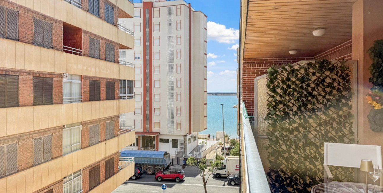 Resale - Apartment / flat -
Torrevieja - Playa Acequion