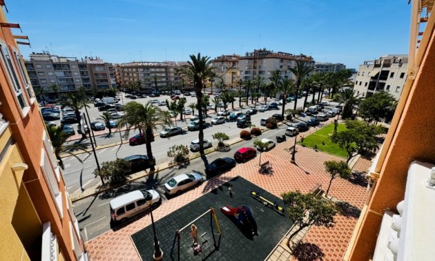Resale - Apartment / flat -
Guardamar del Segura - Pueblo